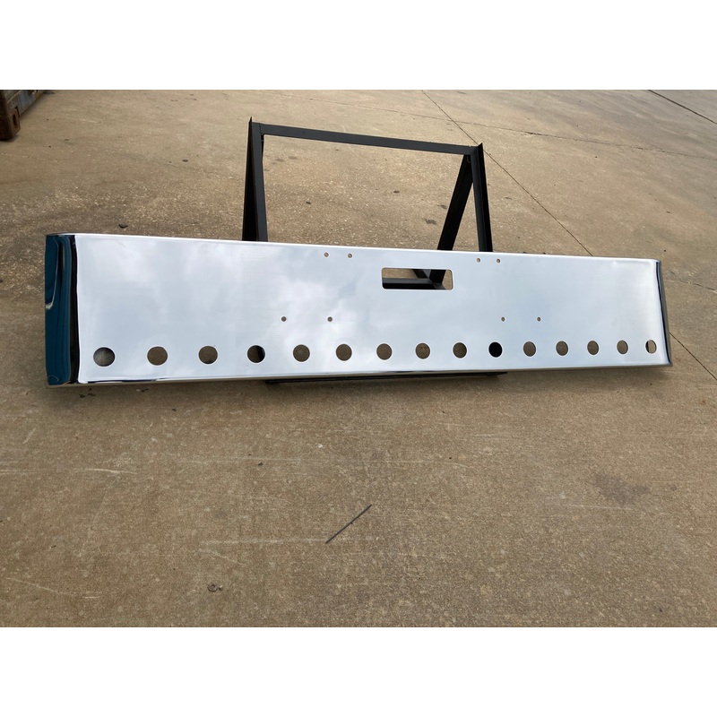 Freightliner Classic -2001 premium 8 gauge chrome 18 rolled end bumper w/15 round 2 light holes