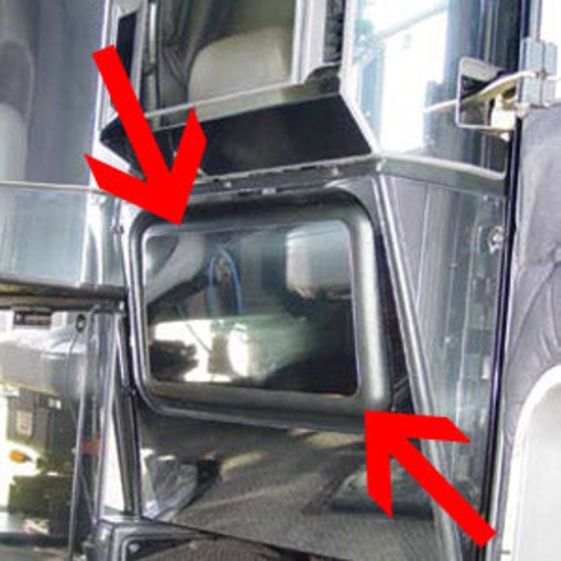 Freightliner Classic/FLD stainless steel passenger’s side kick panel