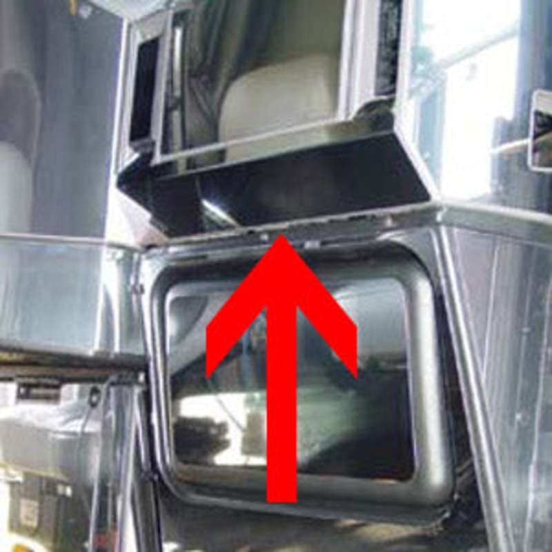 Freightliner Classic/FLD stainless steel under glove box trim – flat, no tabs