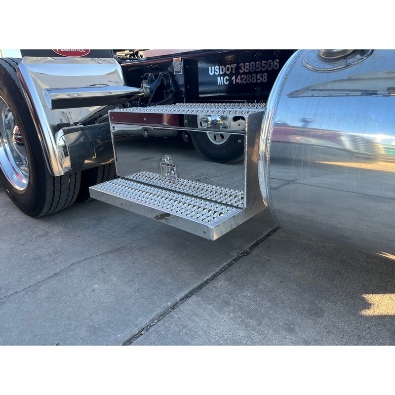 Peterbilt 379 stainless steel tool box cover w/cut out