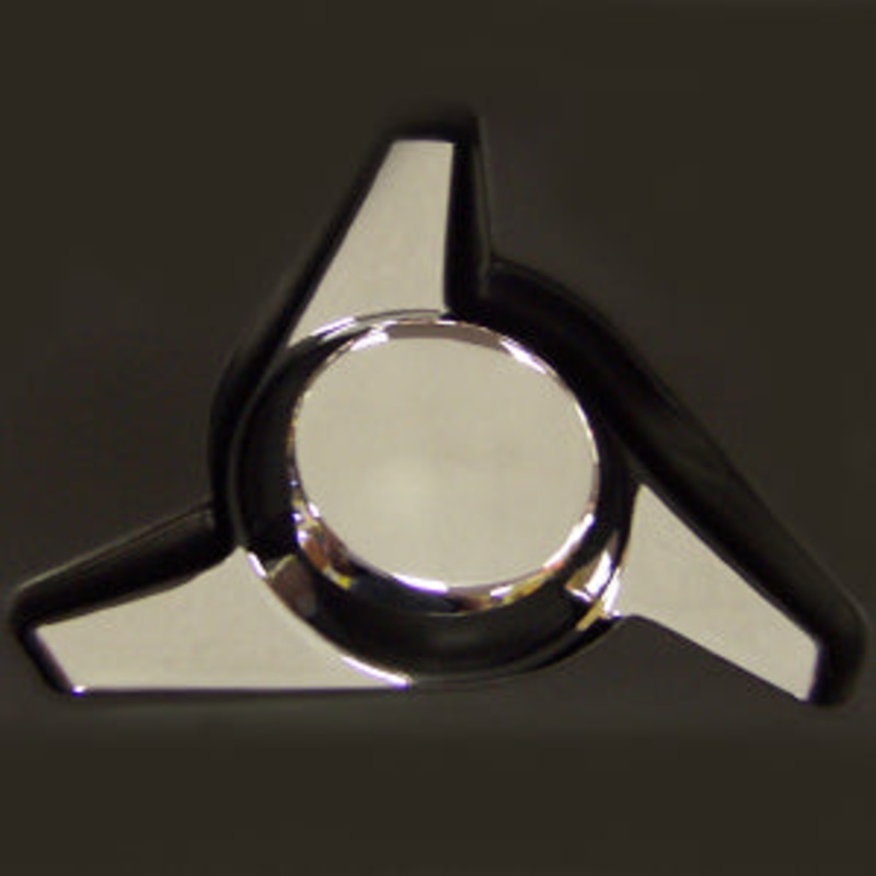 Chrome plastic hubcap spinner w/1-1/2 wings – right swing