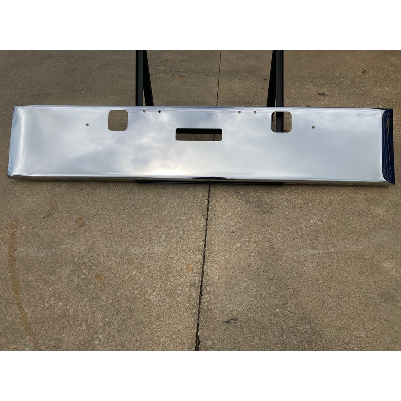 Freightliner Classic 2002+ chrome bumper with two tow hook holes, standard mounting holes – NO FOG LIGHT HOLES