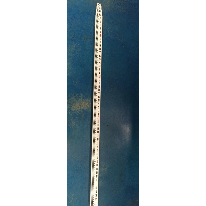 20′ fiberglass measuring stick with carry case and top level bar