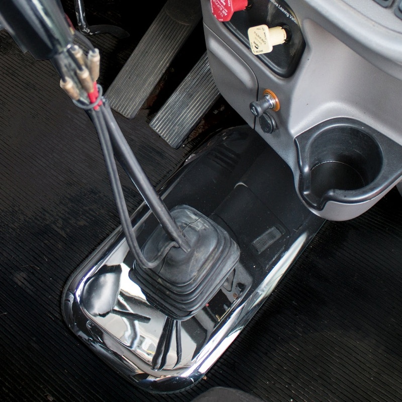 Peterbilt 386/389/579 chrome plastic gear shift plate cover – replaces OEM # S22-6041M01-268
