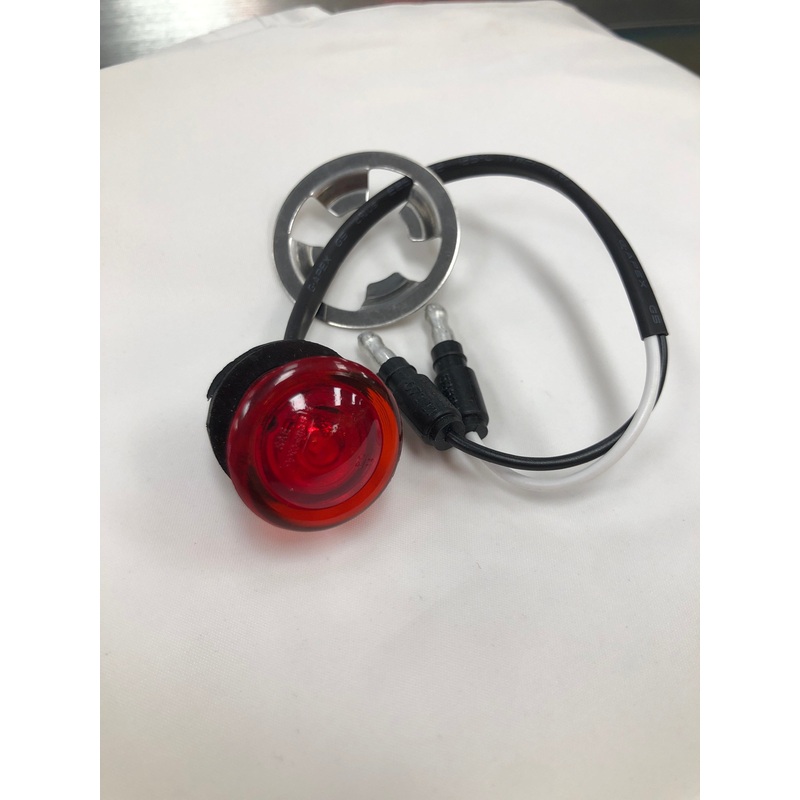 Red 1 bulls-eye single diode LED marker light w/bullet plugs – no bezel